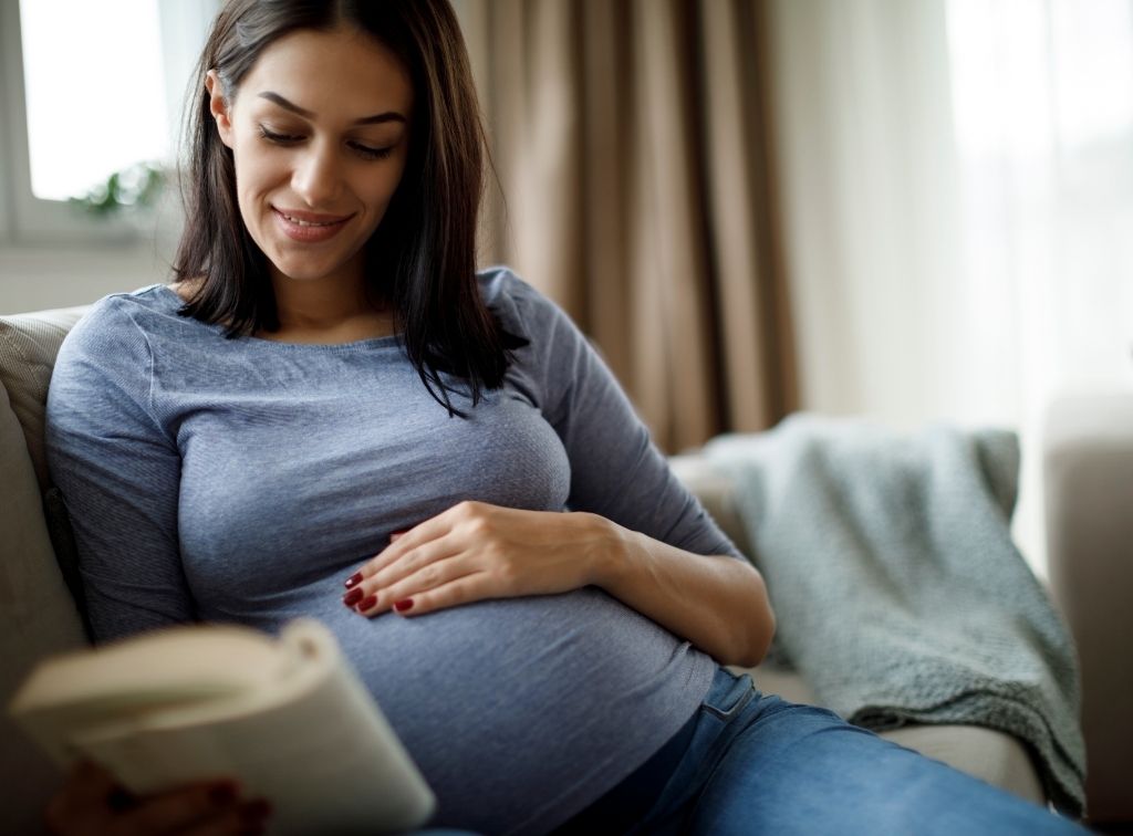 Reading books during pregnancy